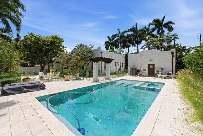 Building Photo - 1615 Monroe St