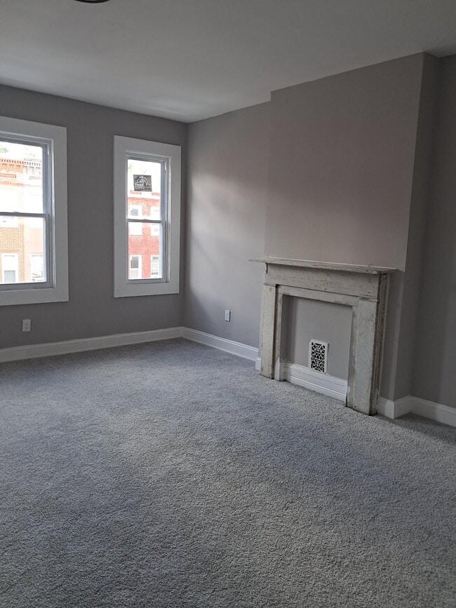 Building Photo - 739 Dolphin St