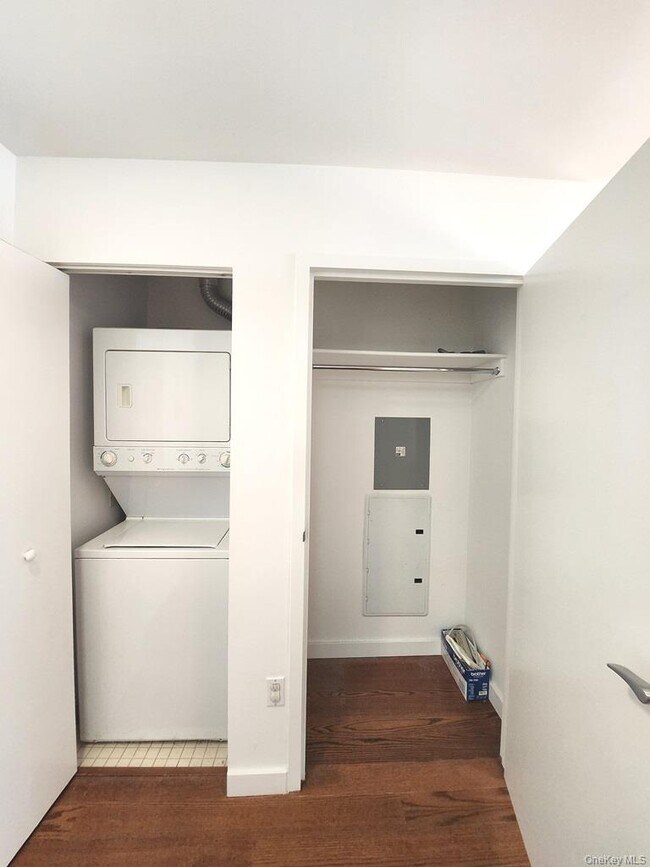 Building Photo - 40-26 College Point Blvd