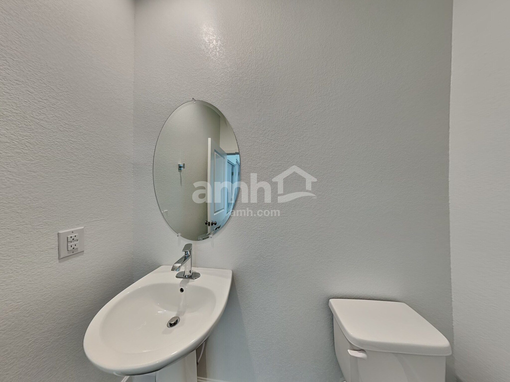 Building Photo - 4239 W St Charles Ave