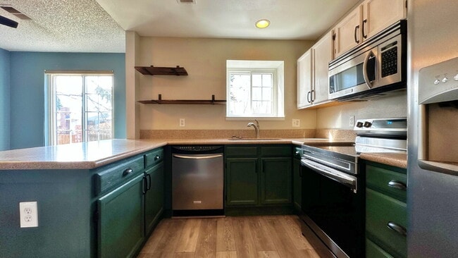 Building Photo - Quiet End Unit 3 Bed 2 Bath Townhome in Cherry Creek Schools Close to Cherry Creek Reservoir!! 2 ...