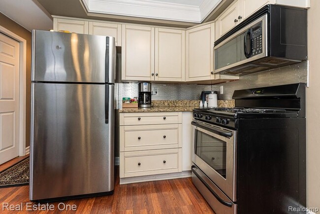 Building Photo - 333 N Helen Ave