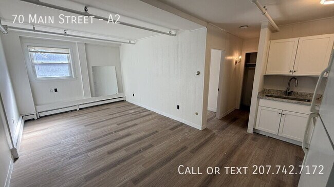 Building Photo - 70 Main St