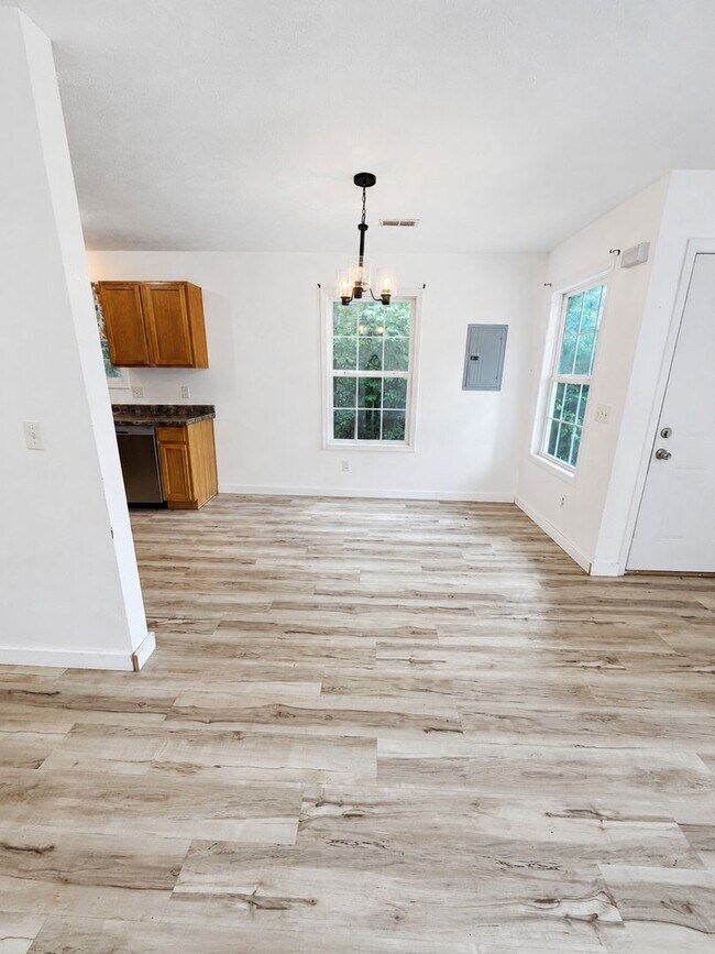 Building Photo - 4031 White Oak Rd