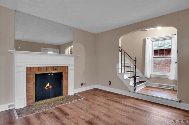 Building Photo - 21 Waverly Ave