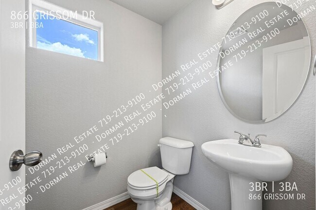 Building Photo - 866 Grissom Dr.