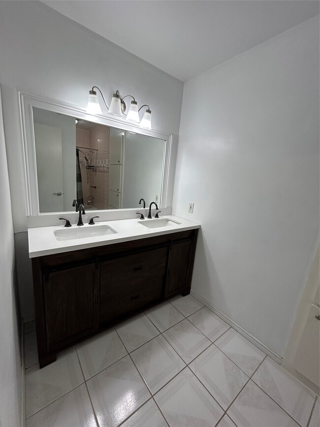 Building Photo - 5550 N Braeswood Blvd