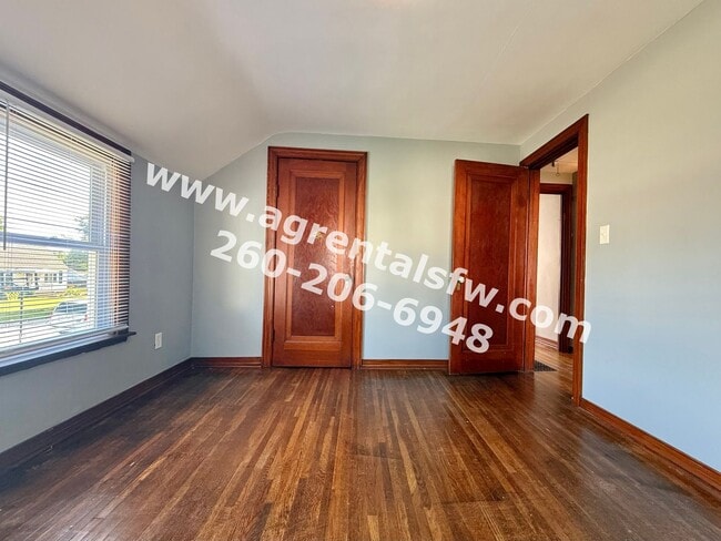 Building Photo - 2 Bedroom House