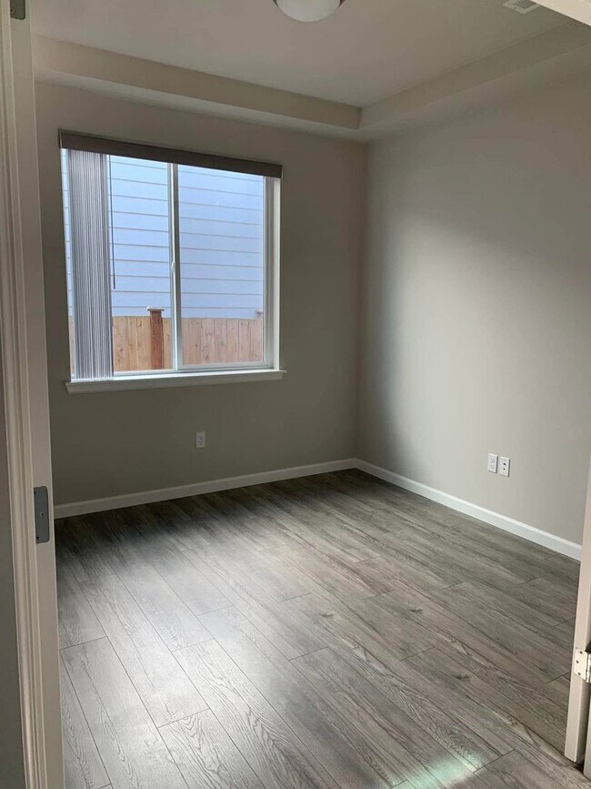Building Photo - Spacious 4-Bedroom Corner Lot Home with Bonus Room, A/C & Updated Kitchen