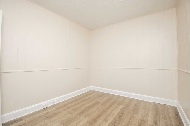 Building Photo - 1148 Baker Ave