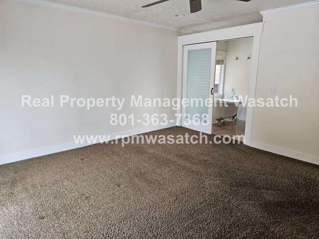 Building Photo - 985 Northcliffe Dr N