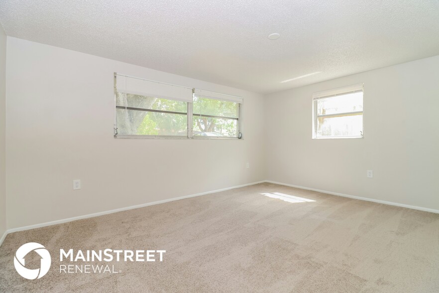Building Photo - 6255 Maplewood Dr
