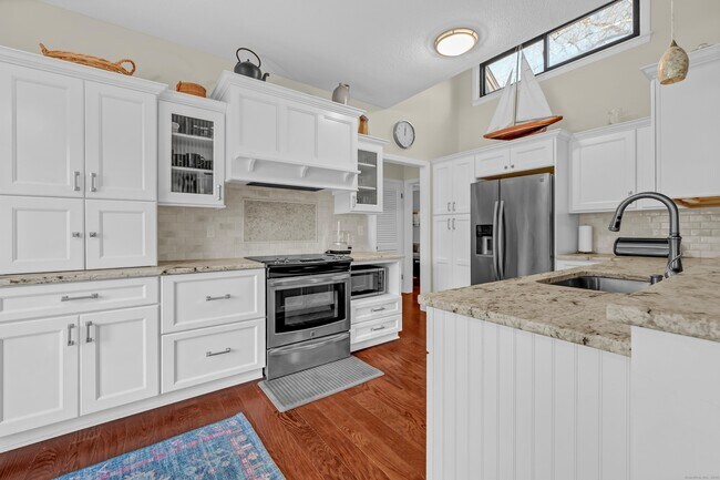 Building Photo - 123 Heritage Vlg