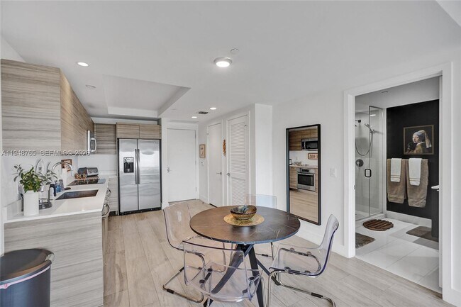 Building Photo - 121 NE 34th St