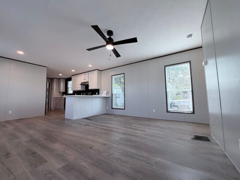 Building Photo - 709 N Collins Fwy