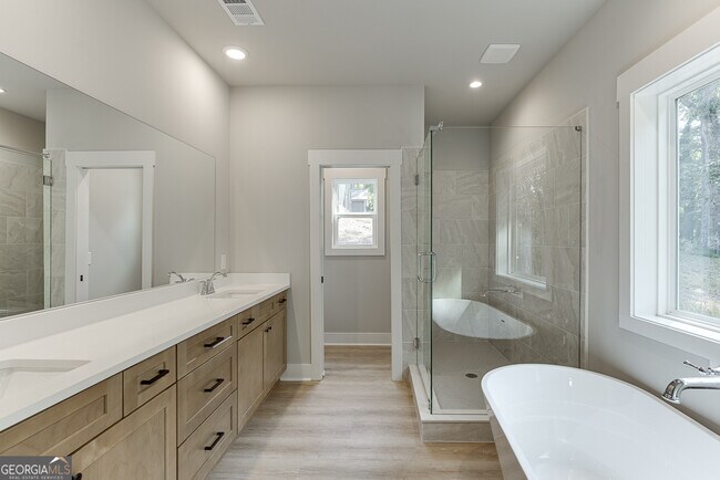 Building Photo - 125 Rains Rd