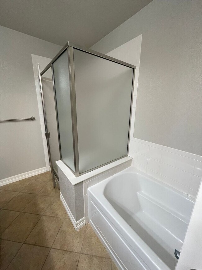 Building Photo - $300 Off 1st Month if Lease Starts by 4/10!