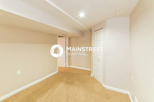 Building Photo - 3 Bedroom Pet-Friendly Home in Louisville,...