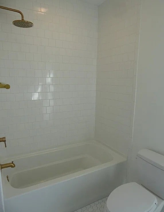 Building Photo - 2493 Thurman Ave