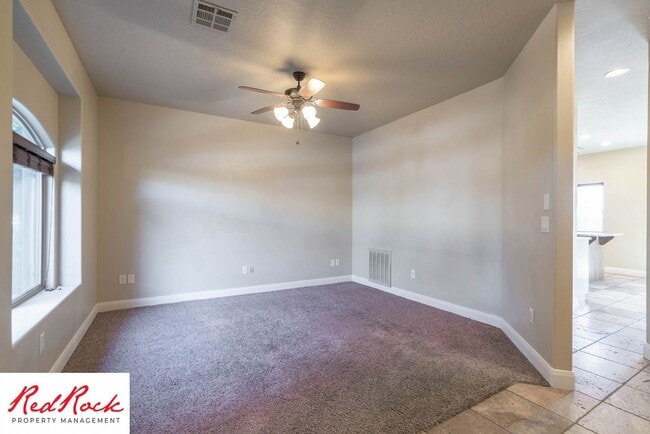 Building Photo - 3 Bedroom Townhome In Southgate Community