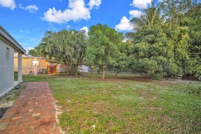 Building Photo - 3030 NW 16th St