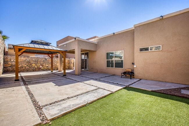 Building Photo - Eastside Beautiful 3 bed/2 baths for RENT