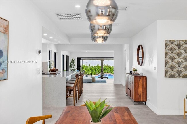 Building Photo - 341 SW 21st Rd