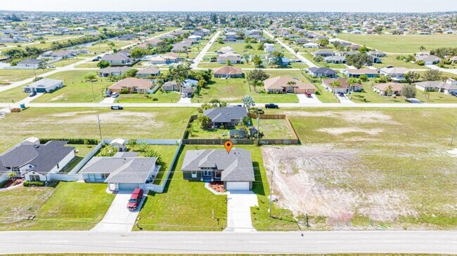 Building Photo - 422 Kismet Pkwy E