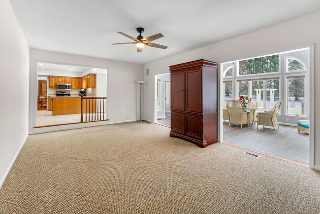 Building Photo - "Charming 4-Bedroom Retreat with Sun Room Scenic Views