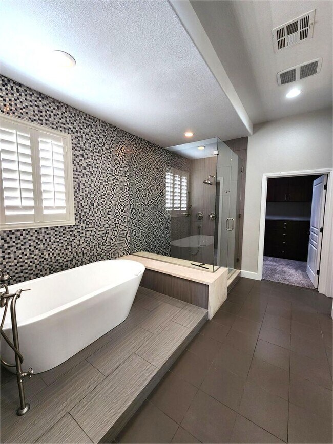Building Photo - Spacious, Upgraded Single-Story Home in Su...