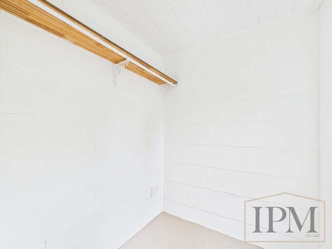 Building Photo - Coming Soon- Charming 3 Bedroom, 1.5 Bath ...