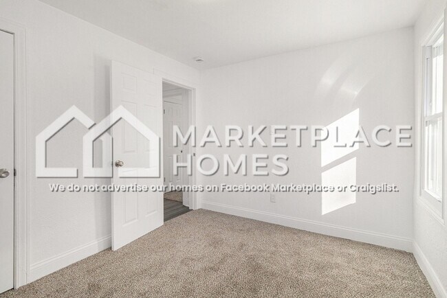 Building Photo - 15033 Hartwell St