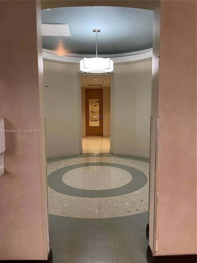 Building Photo - 3801 S Ocean Blvd