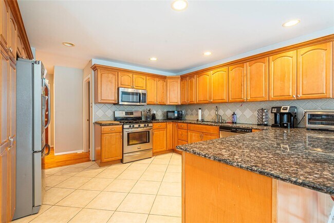 Building Photo - 24 Wisteria Dr