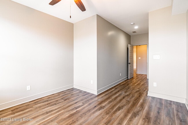 Building Photo - 10506 Meeting St