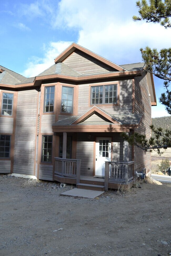 Building Photo - Oak Street Duplex