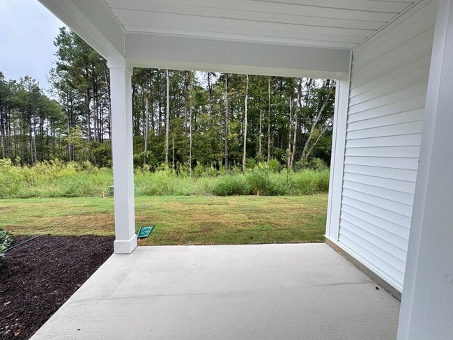 Building Photo - BRAND NEW GORGEOUS TOWNHOUSE in a very con...
