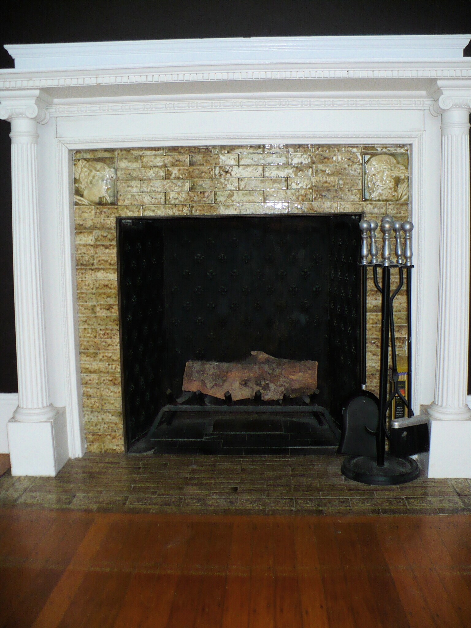 Historic fireplace (decorative) - 23 Congreve St