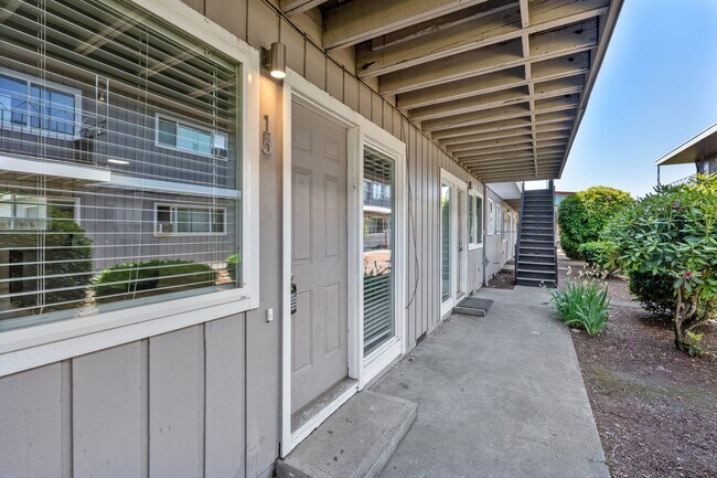 Building Photo - Ground floor apartment