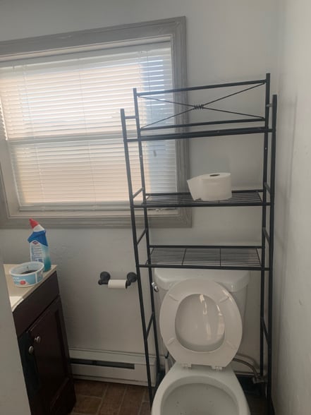 Building Photo - 176 Main St