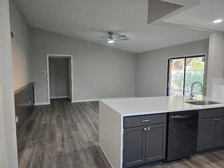 Building Photo - 4216 Malone Ave