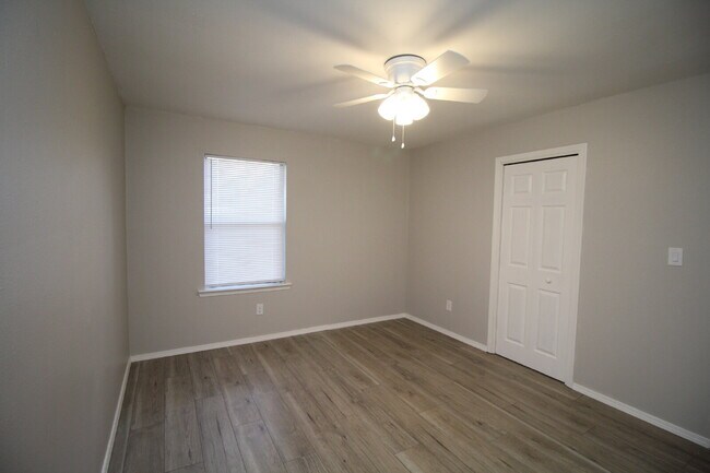 Building Photo - Modern 2-Bed, 1-Bath Apartment with Wood-Look Flooring & Private Patio