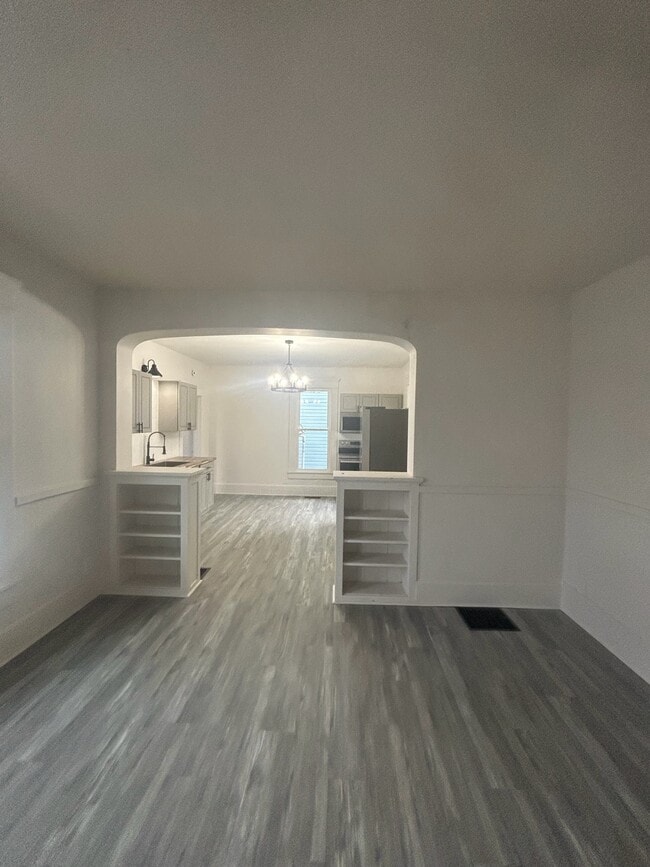 Building Photo - 54 Riley St