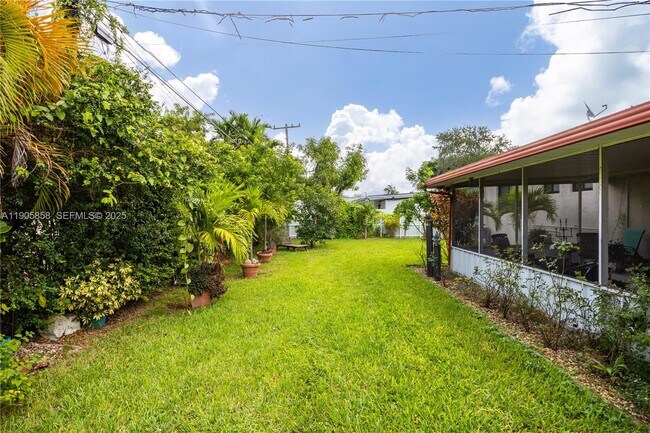 Building Photo - 8531 SW 27th Terrace