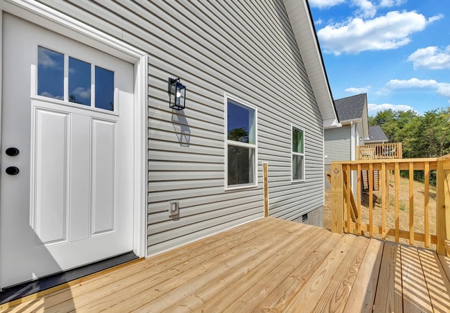 Building Photo - OPEN CONCEPT LIVING!!