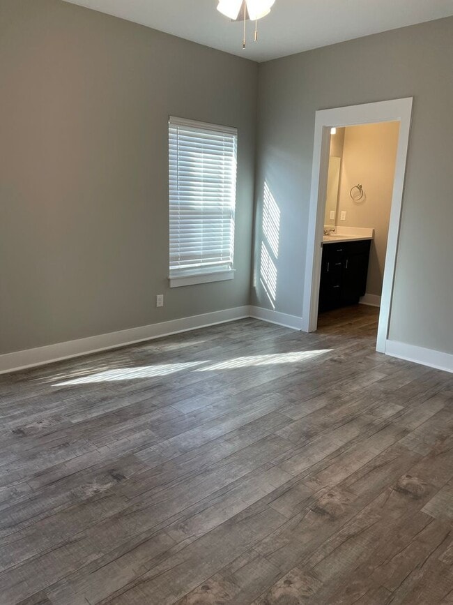 Building Photo - 3 Bedroom, 2 Bath Home in Valley View