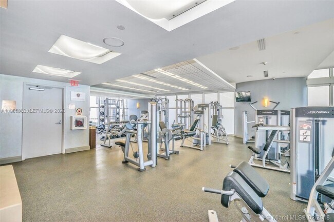 Building Photo - 18101 Collins Ave