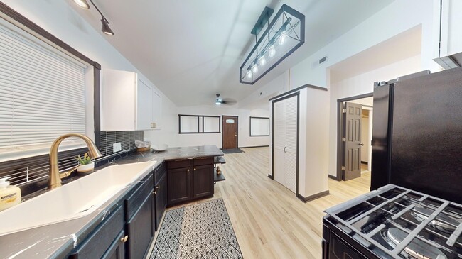 Building Photo - 737 E 47th Ave