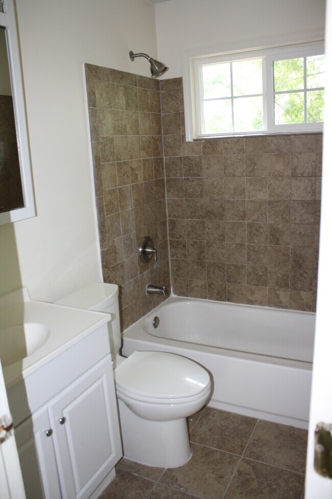 BR Recently Remodeled - 1545 W Main St