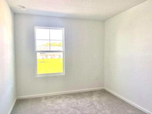 Building Photo - Almost New 3/2/1 Modern Townhome!